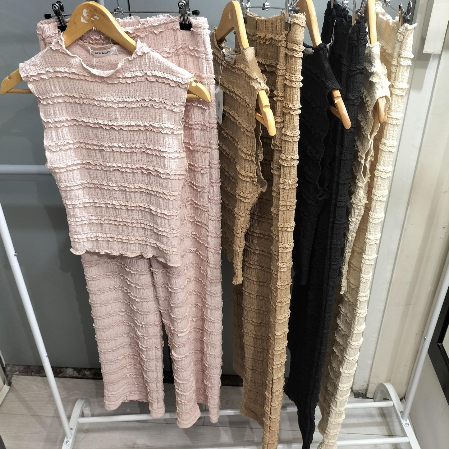 LAYERED FABRIC SLEEVELESS TROUSER SET